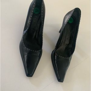 Gucci Leather Pumps with white stitching size 9